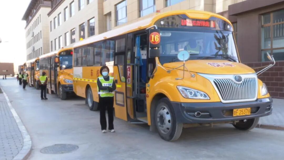 敦煌:校車擴容升級 教育惠民“加速” 敦煌:校車擴容升級 教育惠民“加速”
