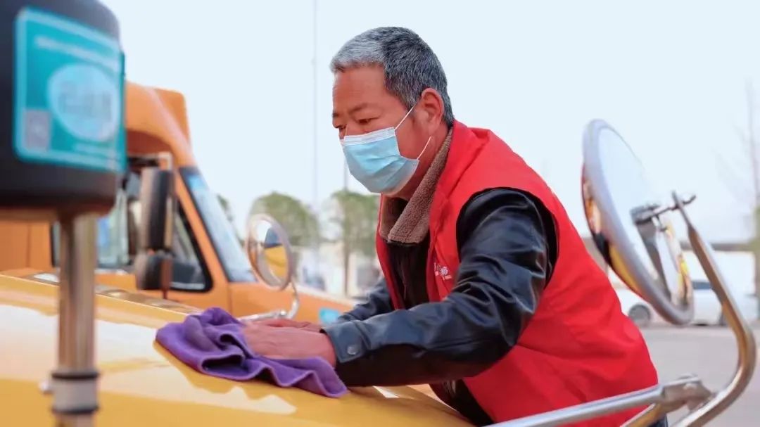 什么?校車也有“寒假作業”! 什么?校車也有“寒假作業”!