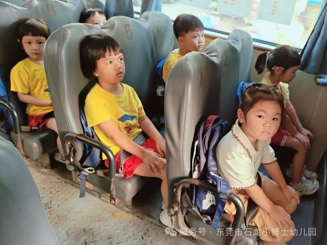 【校車演練】安全乘車,伴我同行——小博士幼兒園校車逃生安全演練活動 【校車演練】安全乘車,伴我同行——小博士幼兒園校車逃生安全演練活動