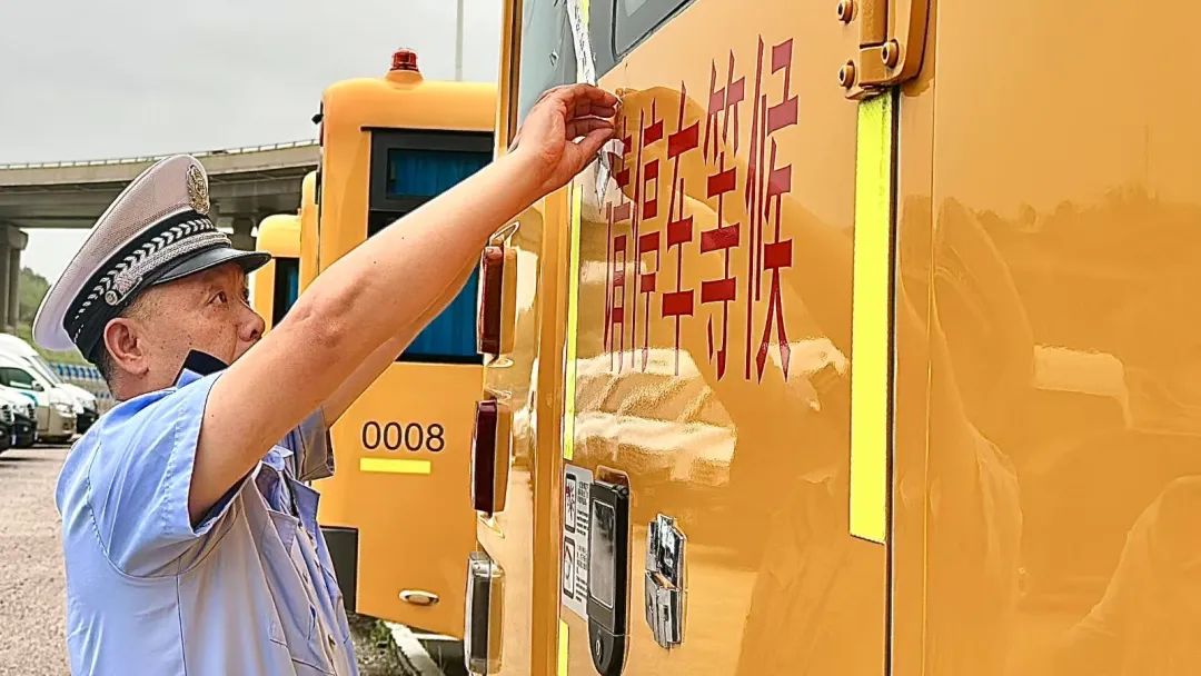 東崗交警大隊開展校車啟封檢查工作/ 圖片