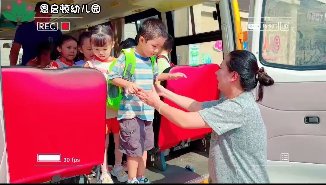 【平安校園】為愛護航,平安校車伴我行 ——石獅市恩啟頓幼兒園校車應急疏散演練 【平安校園】為愛護航,平安校車伴我行 ——石獅市恩啟頓幼兒園校車應急疏散演練