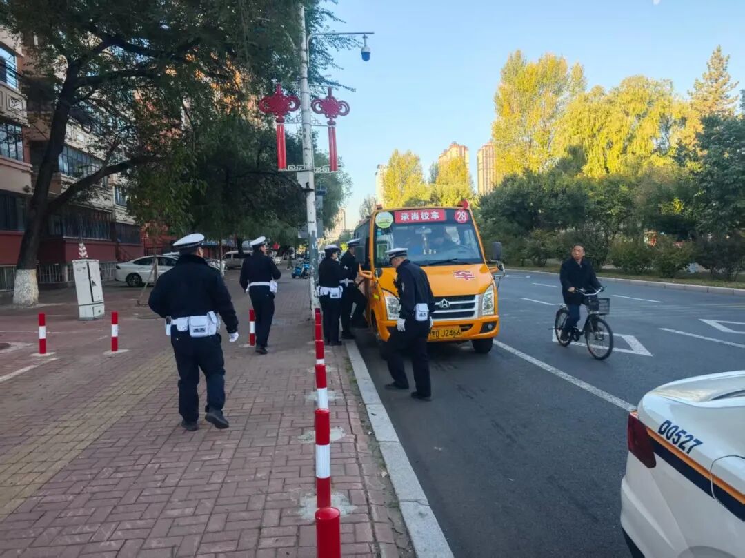 前進大隊開展校車安全專項檢查與宣傳教育丨交通秩序整治/ 微信圖片_20251010090841_456_489.jpg