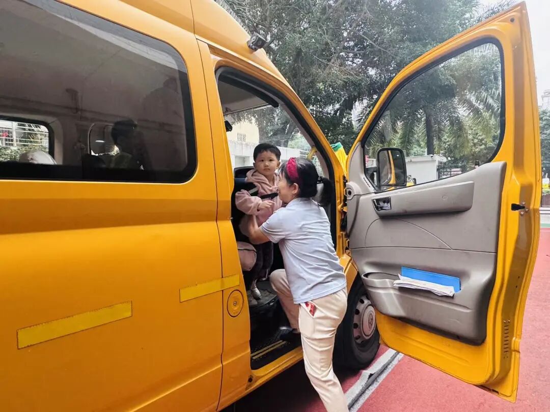 【校園快訊】安全常識我知道——校車疏散演練 【校園快訊】安全常識我知道——校車疏散演練